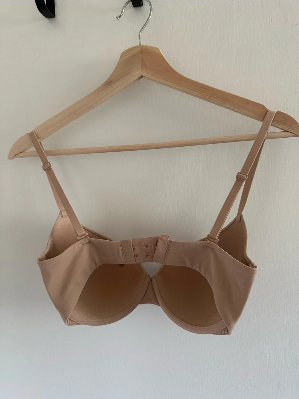 SKIMS Fits Everybody T-shirt Bra - Picture 2 of 6